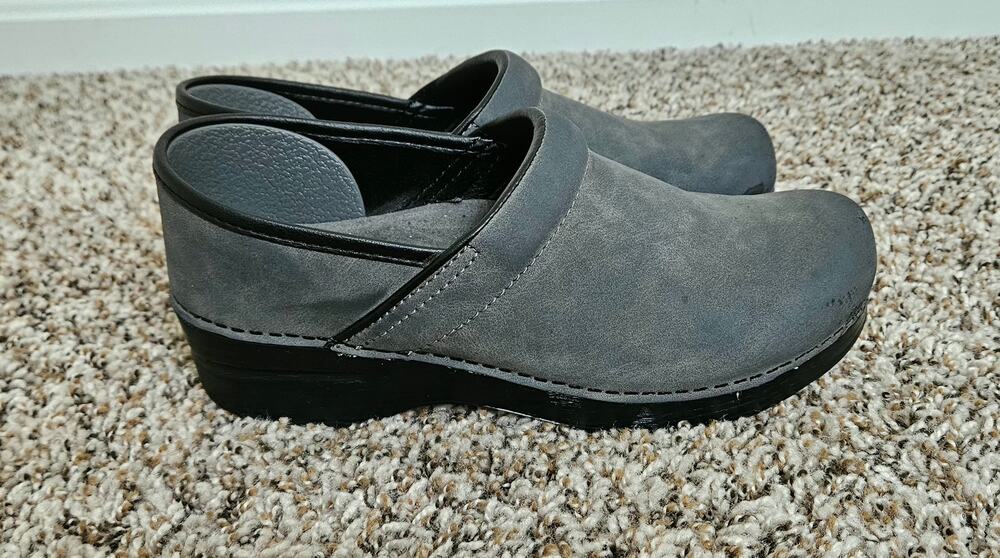 Dansko Professional Clogs Women’s 39 Gray Leather Slip On Comfort Shoes